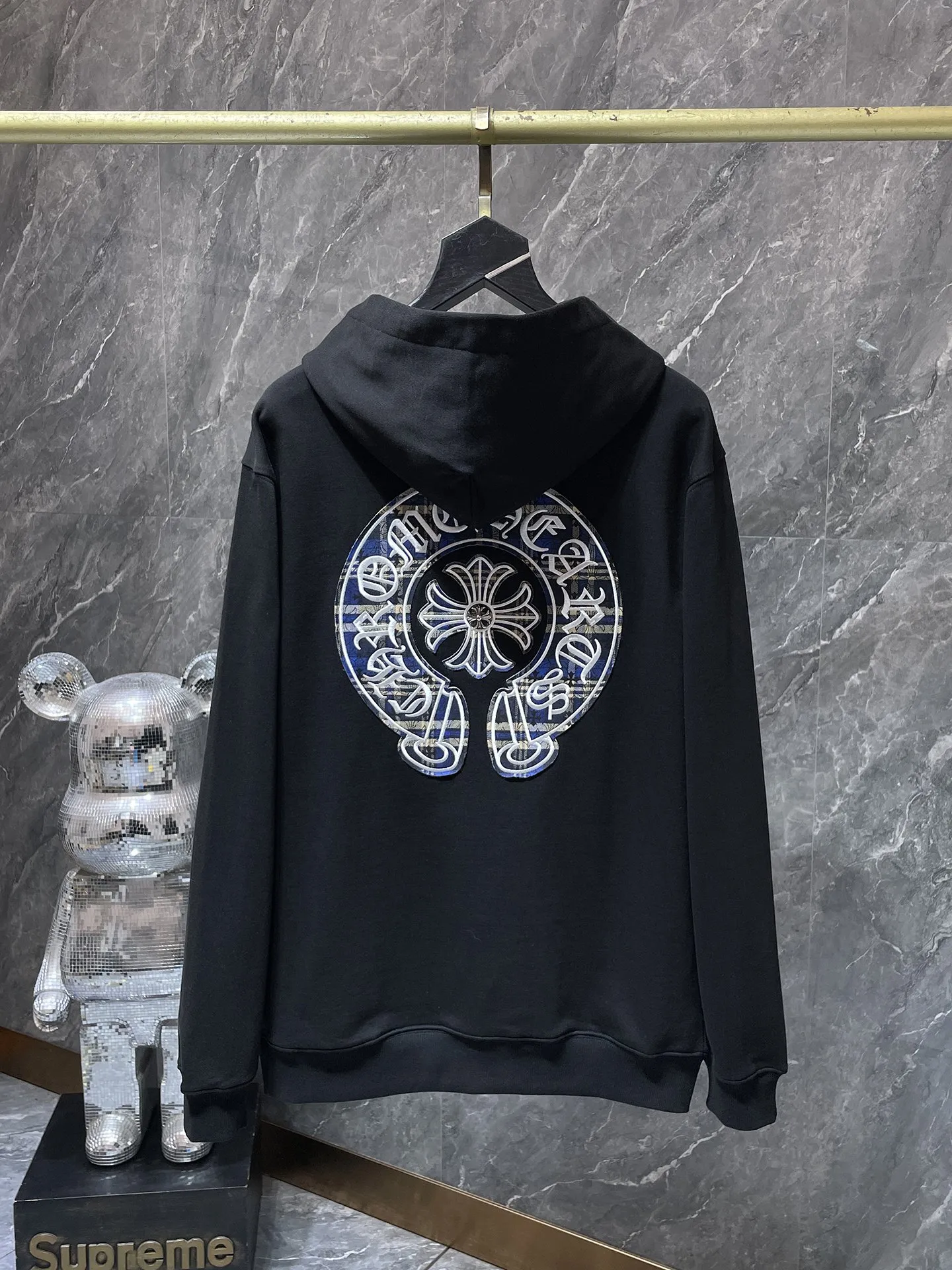 P260 Chrome Hearts Autumn and Winter 2025 Counter Synchronization Crow Horseshoe Contrast Color Patch Hooded Sweatshirt Heavy Industry Pure Handmade Cutting Patch Embroidery Technology Improved Customized Version 1:1 High Weight High Quality Fabric Recommended Color: White Black Size: S, M, L, XL